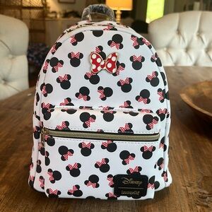 NWT Minnie Mouse loungefly backpack